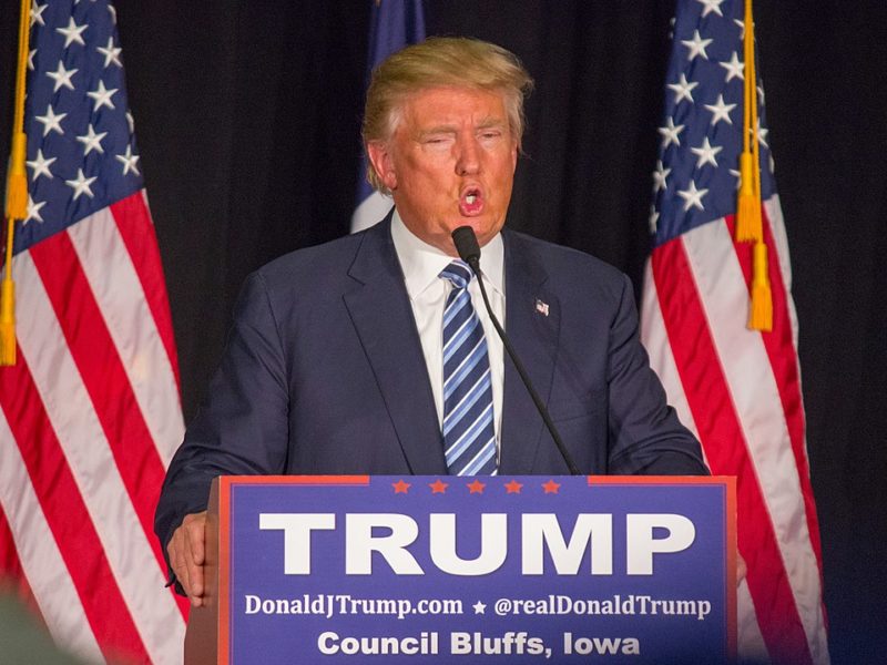 Donald Trump dando un discurso para su campaña en el 2015
